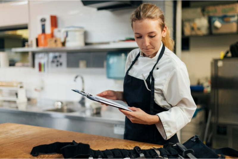 Como Escolher uma Copeira Terceirizada Ideal para Sua Empresa Como Escolher uma Copeira Terceirizada Ideal para Sua Empresa