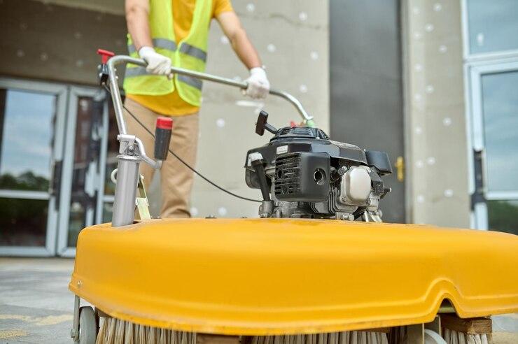 As Melhores Técnicas para se Tornar um Auxiliar de Limpeza Industrial de Sucesso